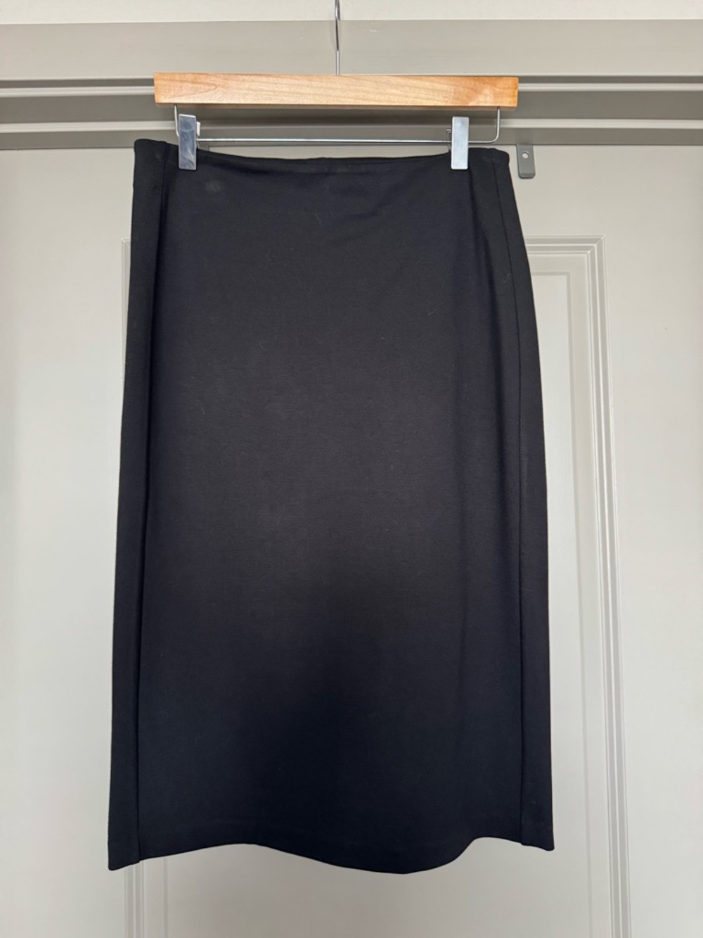 NWT - T Tahari Black Pencil Skirt - Sleek Workwear